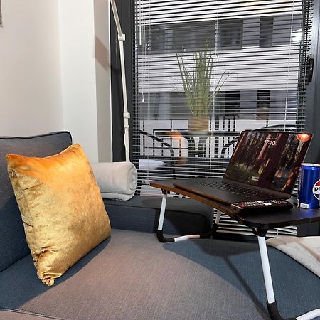 בודפשט Luxe Central Studio With Pool, Parking & Ac מראה חיצוני תמונה
