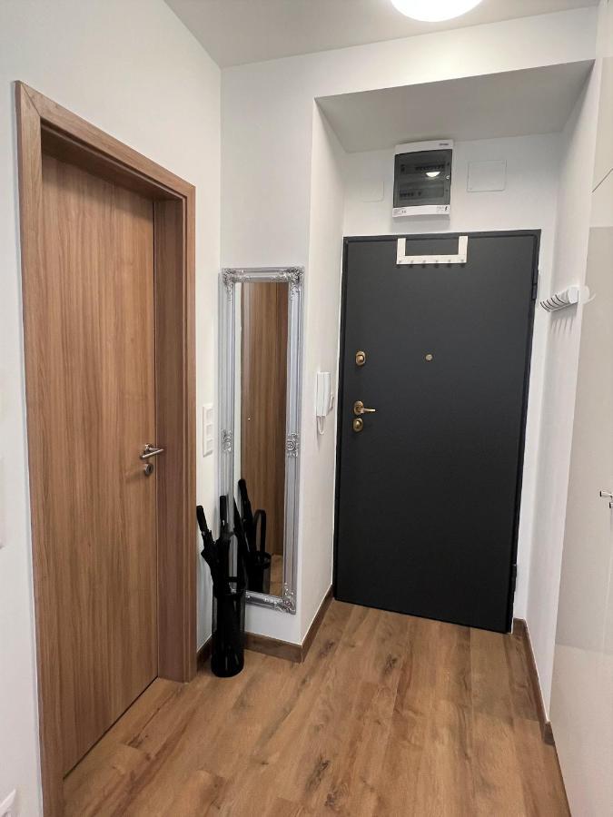 בודפשט Luxe Central Studio With Pool, Parking & Ac מראה חיצוני תמונה