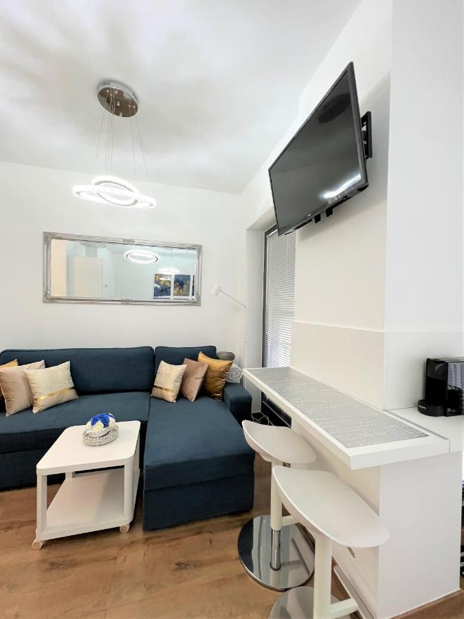 בודפשט Luxe Central Studio With Pool, Parking & Ac מראה חיצוני תמונה
