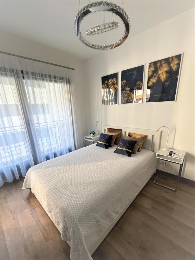 בודפשט Luxe Central Studio With Pool, Parking & Ac מראה חיצוני תמונה