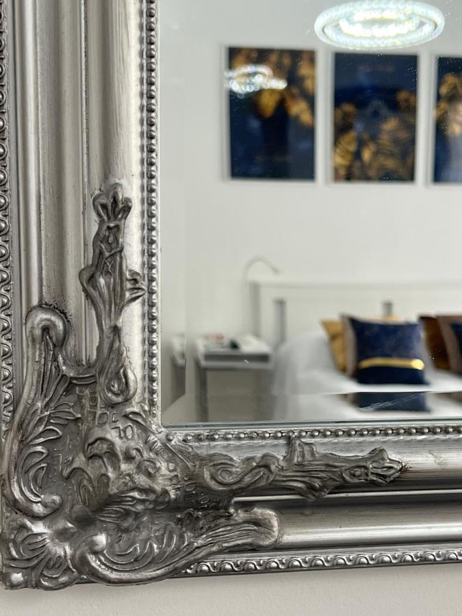 בודפשט Luxe Central Studio With Pool, Parking & Ac מראה חיצוני תמונה