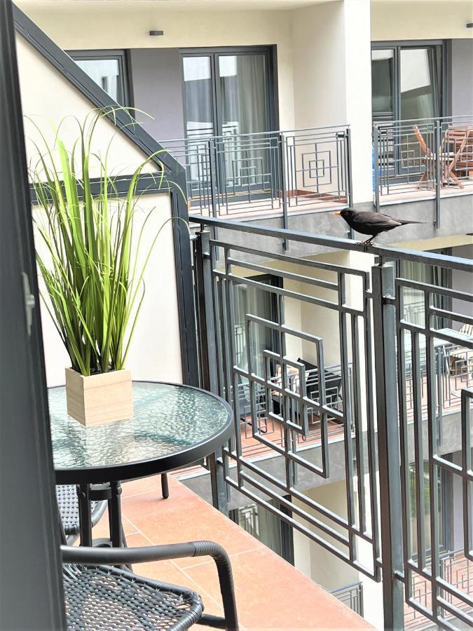 בודפשט Luxe Central Studio With Pool, Parking & Ac מראה חיצוני תמונה