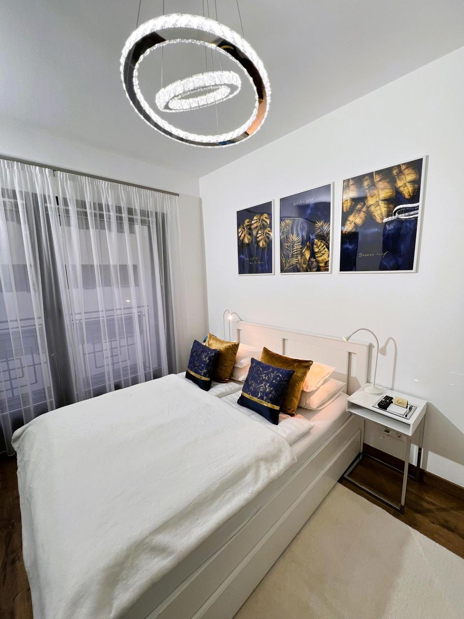 בודפשט Luxe Central Studio With Pool, Parking & Ac מראה חיצוני תמונה