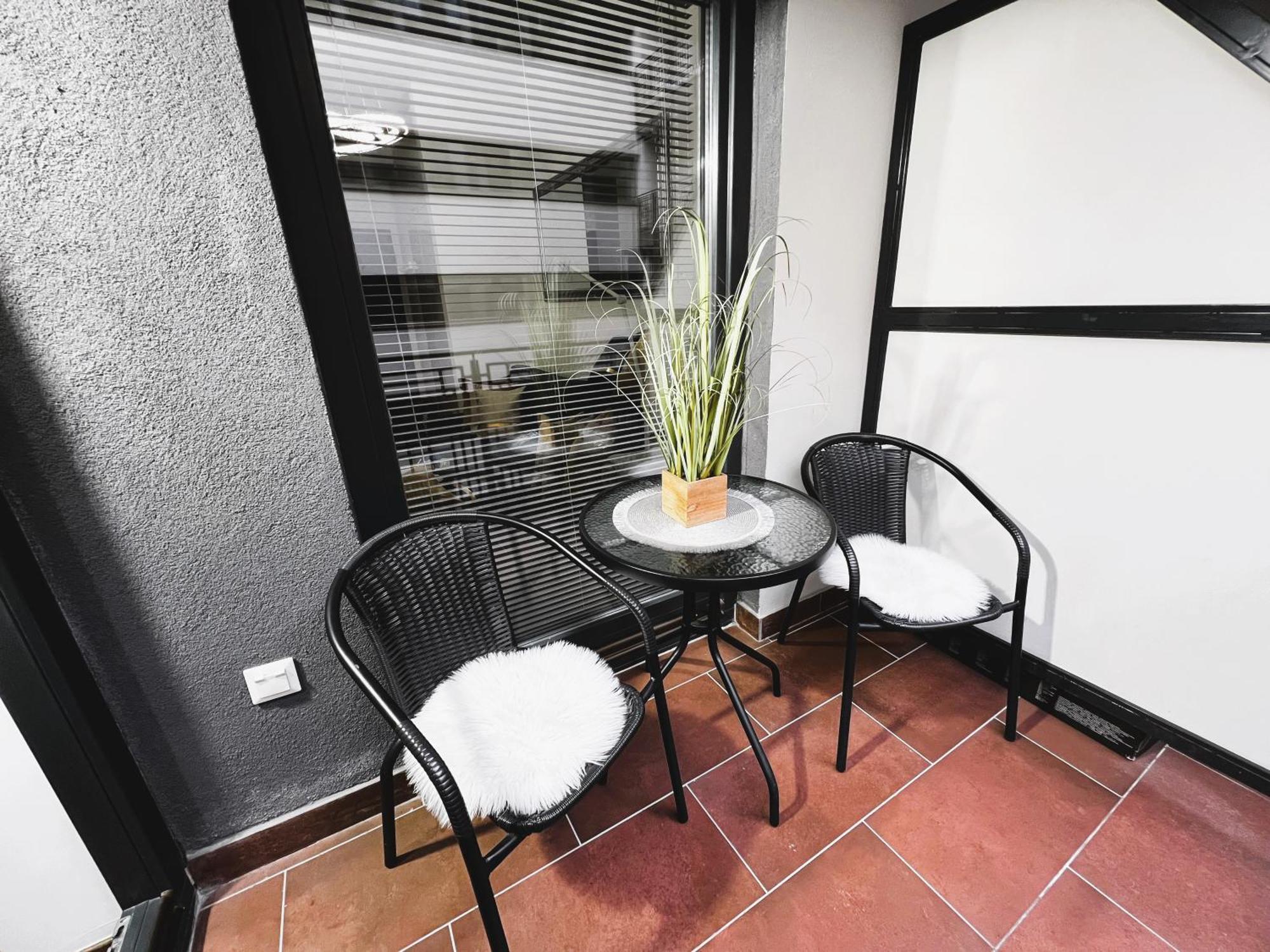 בודפשט Luxe Central Studio With Pool, Parking & Ac מראה חיצוני תמונה