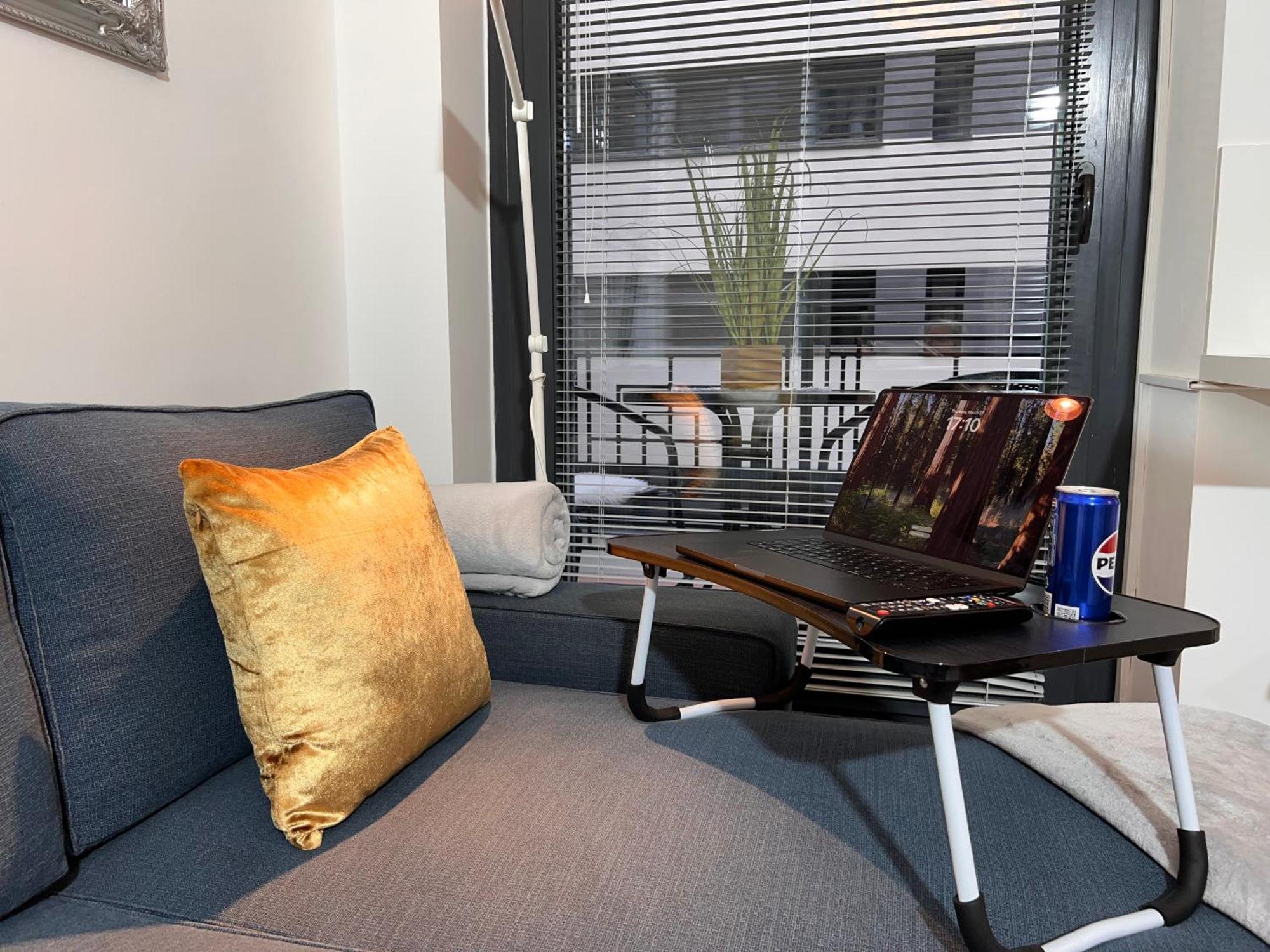 בודפשט Luxe Central Studio With Pool, Parking & Ac מראה חיצוני תמונה