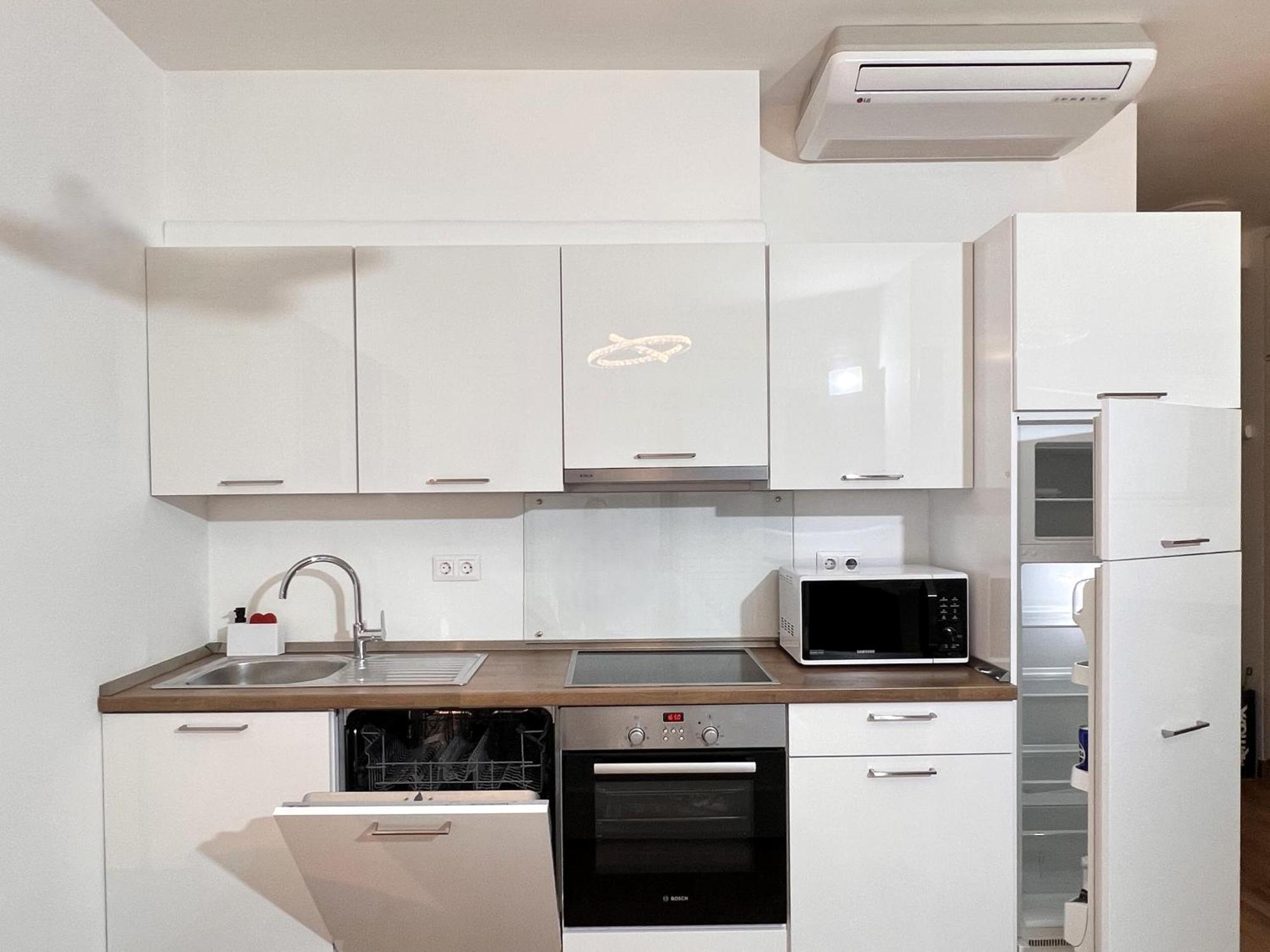 בודפשט Luxe Central Studio With Pool, Parking & Ac מראה חיצוני תמונה