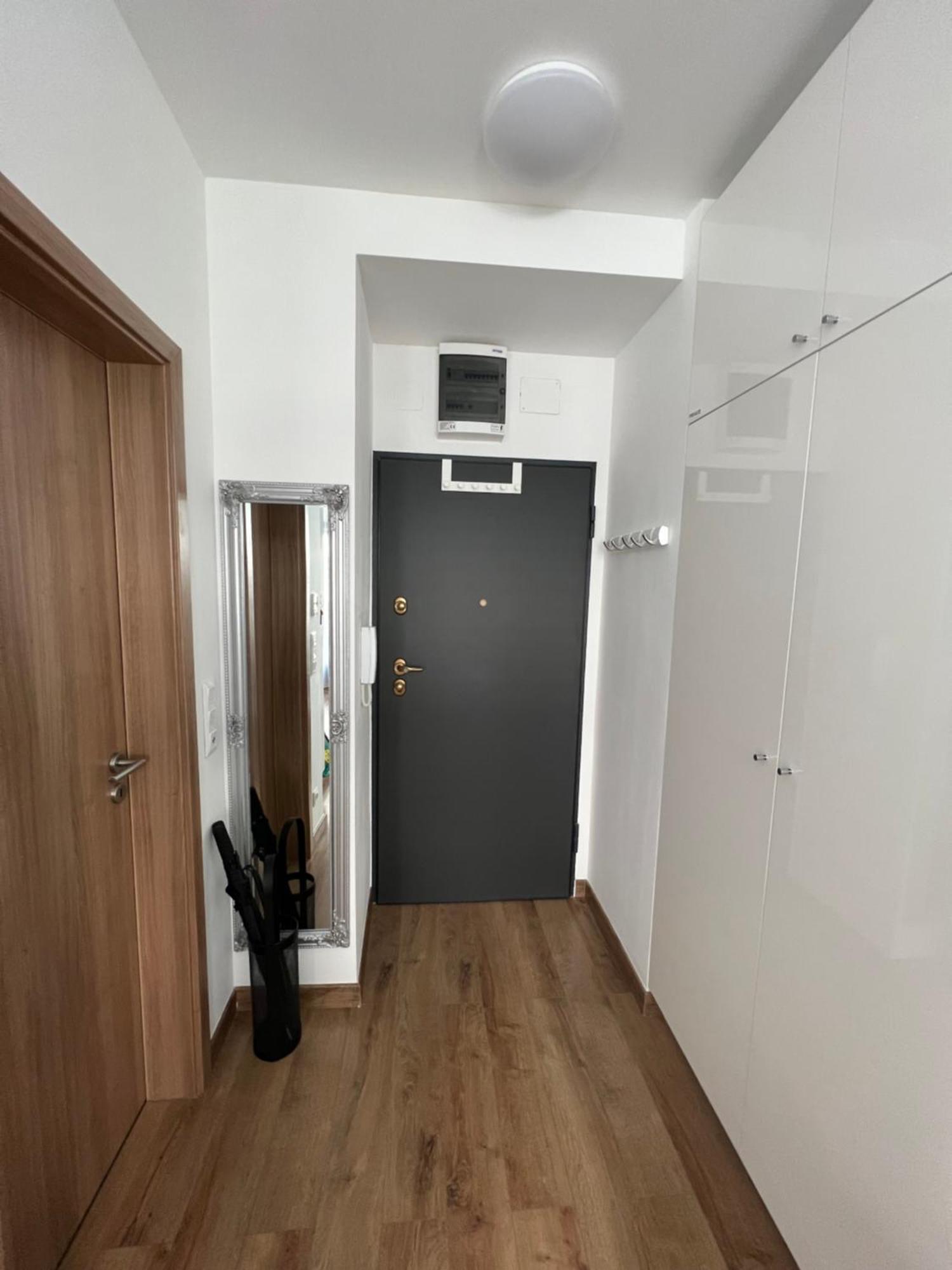 בודפשט Luxe Central Studio With Pool, Parking & Ac מראה חיצוני תמונה