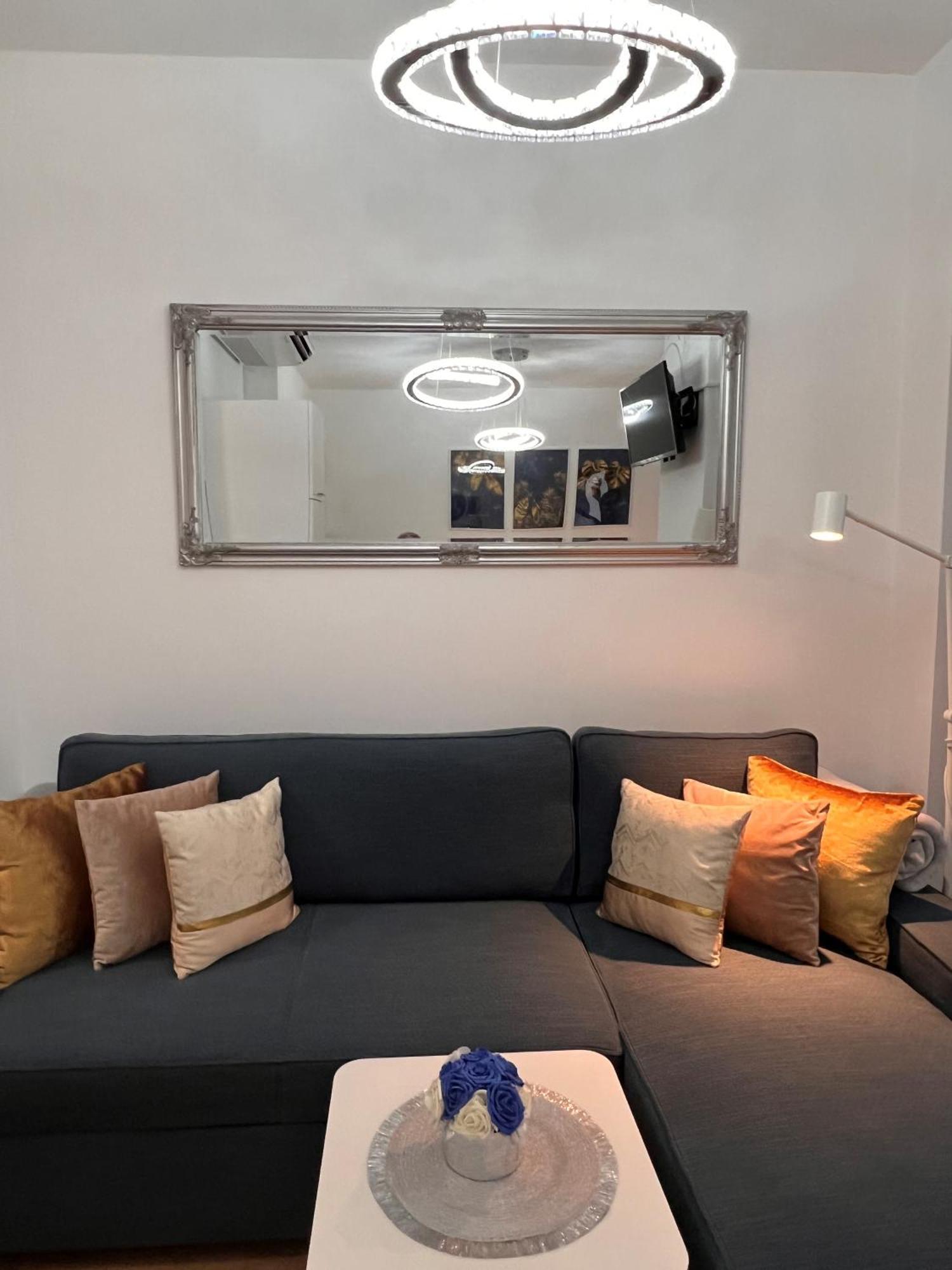 בודפשט Luxe Central Studio With Pool, Parking & Ac מראה חיצוני תמונה