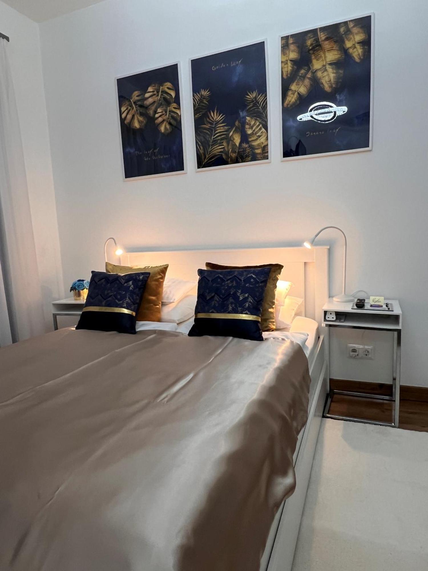 בודפשט Luxe Central Studio With Pool, Parking & Ac מראה חיצוני תמונה